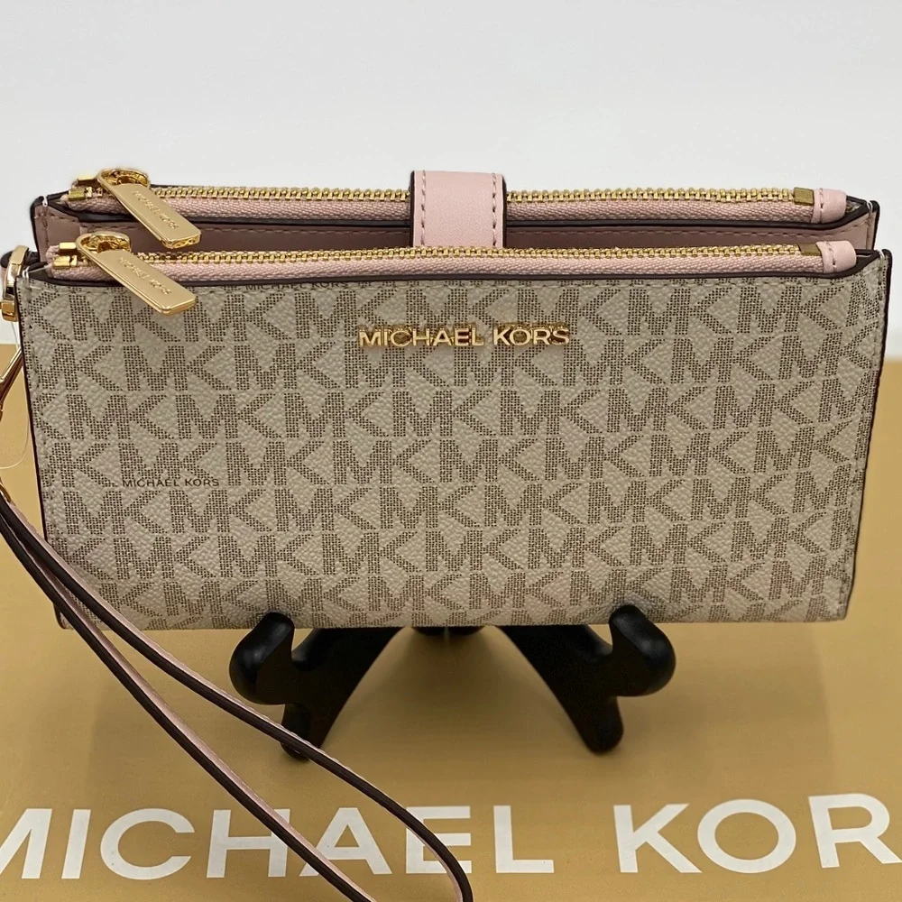 MICHAEL KORS DOUBLE ZIP WRISTLET POWDER BLUSH